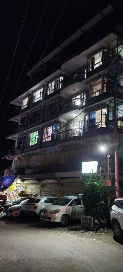 ホテル Shimla Regency エクステリア 写真